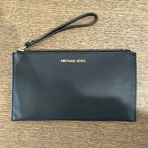 🎉🎉NWOT🎉🎉Michael Kors Wristlet
